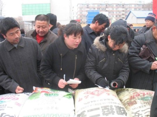 宁安市局向农民宣传春雷开展免费检验检测工